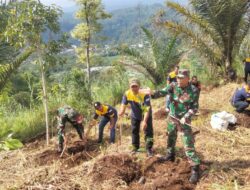 Koramil Pulosari Bersama PDAM dan Limata Tanam 265 Pohon di Bukit Cucut Desa Gambuhan