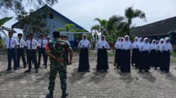 Babinsa Koramil 05/Ulujami Gelar Latihan Dasar Kepemimpinan OSIS di SMPN 5 Ulujami 5 IMG 20251117 WA0089