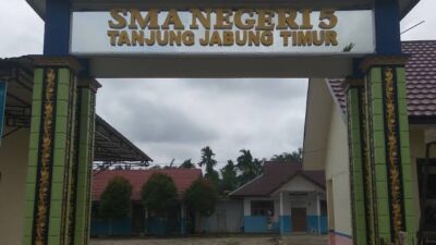 Kepala sekolah SMA Negeri 5 beserta jajaran guru Sampaikan Ucapan Selamat Hari Sumpah Pemuda 2025 8 IMG 20251118 WA0080