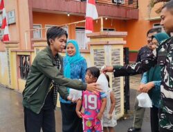 Ramadhan Penuh Berkah, Satgas TMMD Brebes dan Pemdes Cikuya Berbagi Takjil