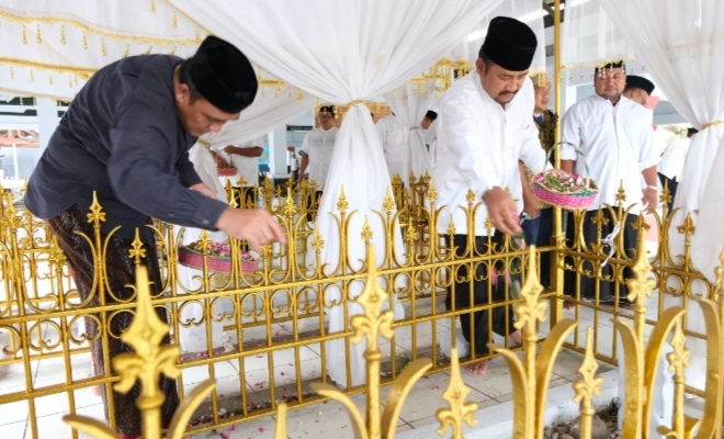 Sambut Hari Jadi ke-451, Bupati Pemalang Ziarah ke Makam Leluhur: Refleksi Perjuangan untuk Masa Depan 1 Sambut Hari Jadi ke-451, Bupati Pemalang Ziarah ke Makam Leluhur: Refleksi Perjuangan untuk Masa Depan