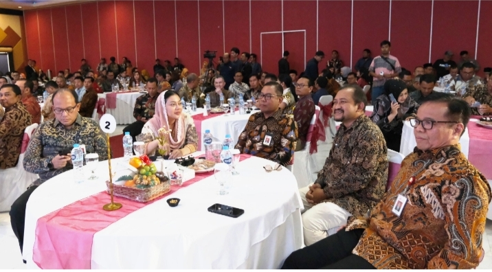 Perkuat Sinergi Ekonomi, Bupati Pemalang Hadiri Pengukuhan Kepala OJK Tegal yang Baru