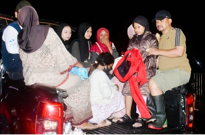 Pemalang Dikepung Banjir, Bupati Anom Evakuasi Warga dan Buka Pendopo untuk Pengungsian