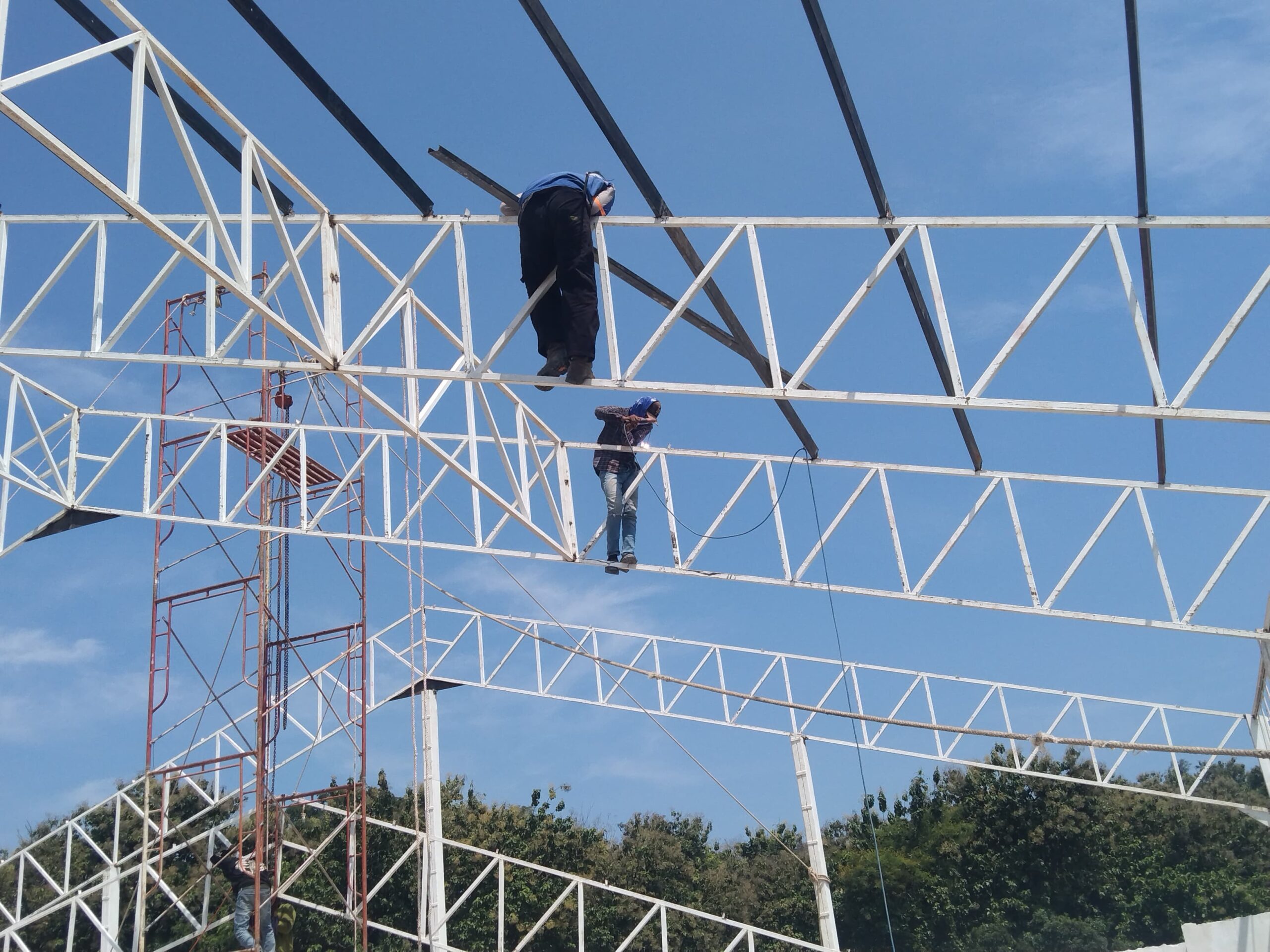 Babinsa Kwasen Terus Dampingi Pembangunan KDKMP, Perkuat Perekonomian Desa 1 IMG 20260404 WA0036 scaled