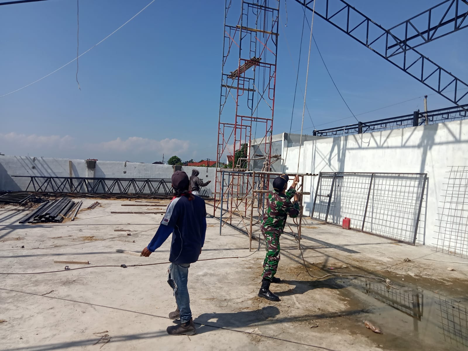 Babinsa Kedungbanjar Dampingi Pembangunan Fasilitas Koperasi Desa Merah Putih 1 IMG 20260415 WA0016