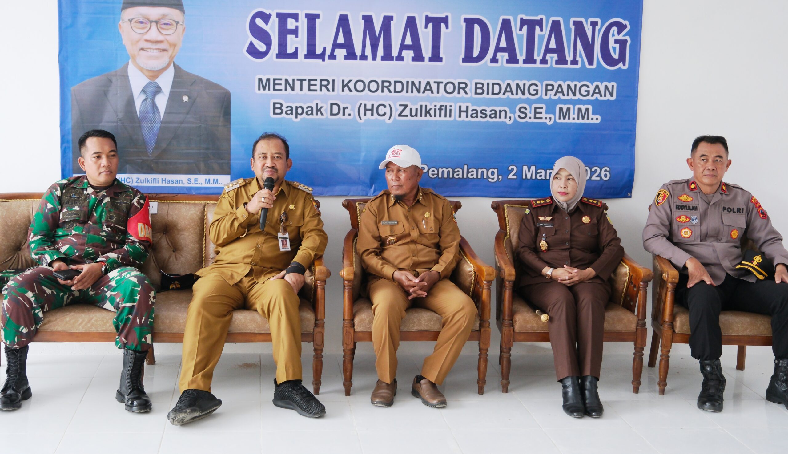 Wujudkan Soko Guru Ekonomi Desa, 80 Unit Koperasi Merah Putih di Pemalang Siap Beroperasi 1 Bupati Pemalang Anom Widiyantoro meninjau kesiapan fisik gedung Koperasi Desa Merah Putih (KDMP) di Desa Wiyorowetan yang sudah mencapai 100 persen.