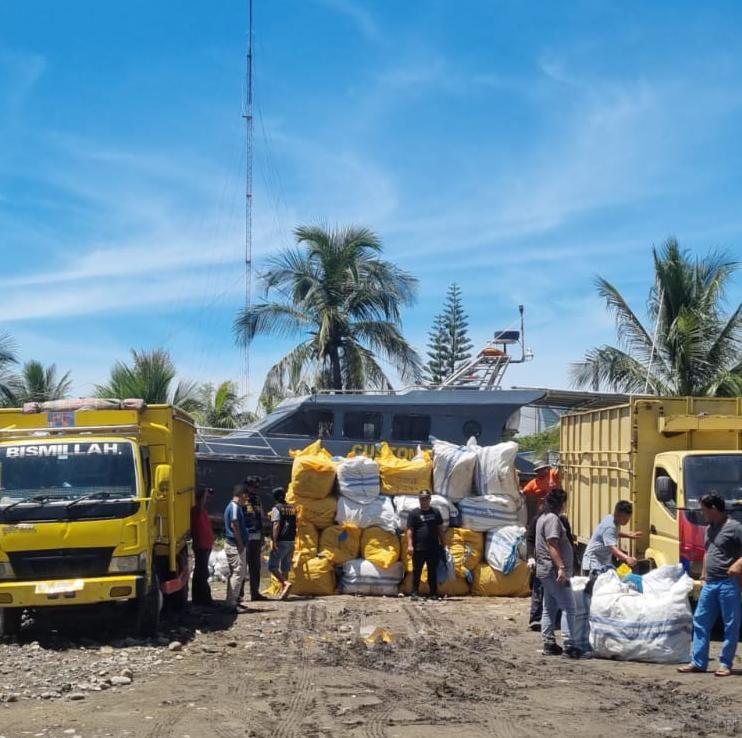 Sinergi TNI AL Dengan Aparat Gabungan Gagalkan Penyelundupan Ballpress Ilegal di Sumatera Utara 1 IMG 20260518 WA0039