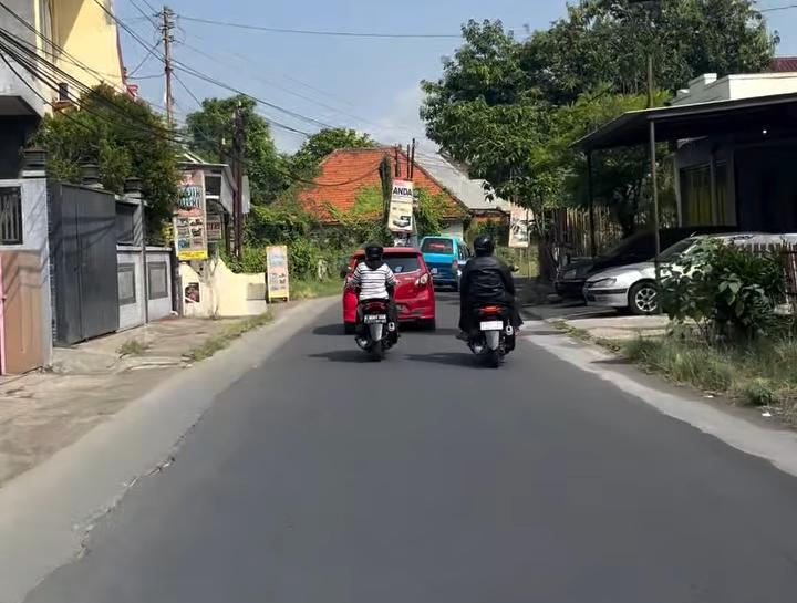 Lama Dinanti, Pengaspalan Jalan Sindoro Akhirnya Bikin Pengendara Lega 1 Lama Dinanti, Pengaspalan Jalan Sindoro Akhirnya Bikin Pengendara Lega