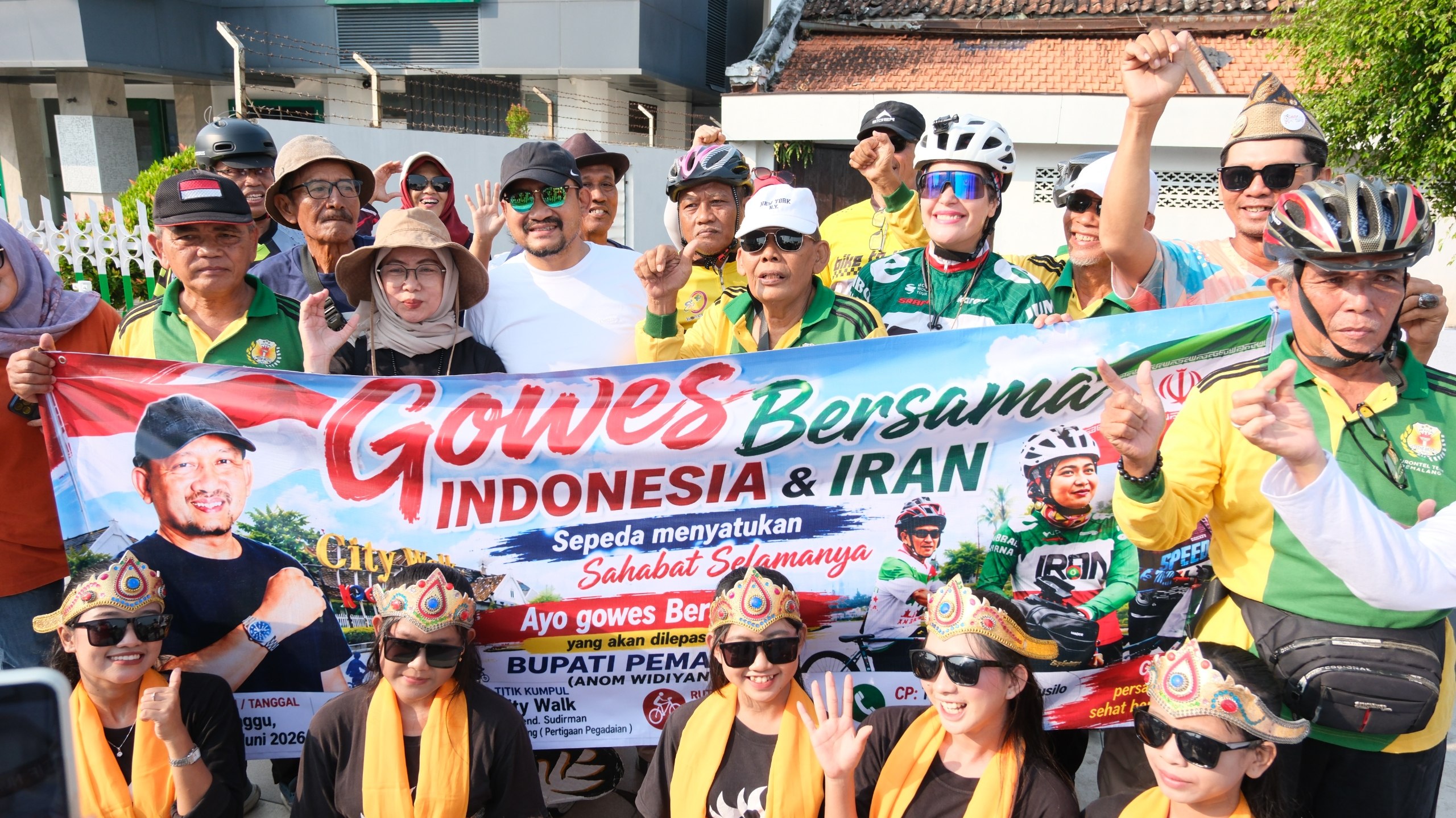 Gowes Lintas Negara di Pemalang: Bupati Anom Sambut Hangat Pesepeda Misi Damai Asal Iran 1 20260516 131636 1