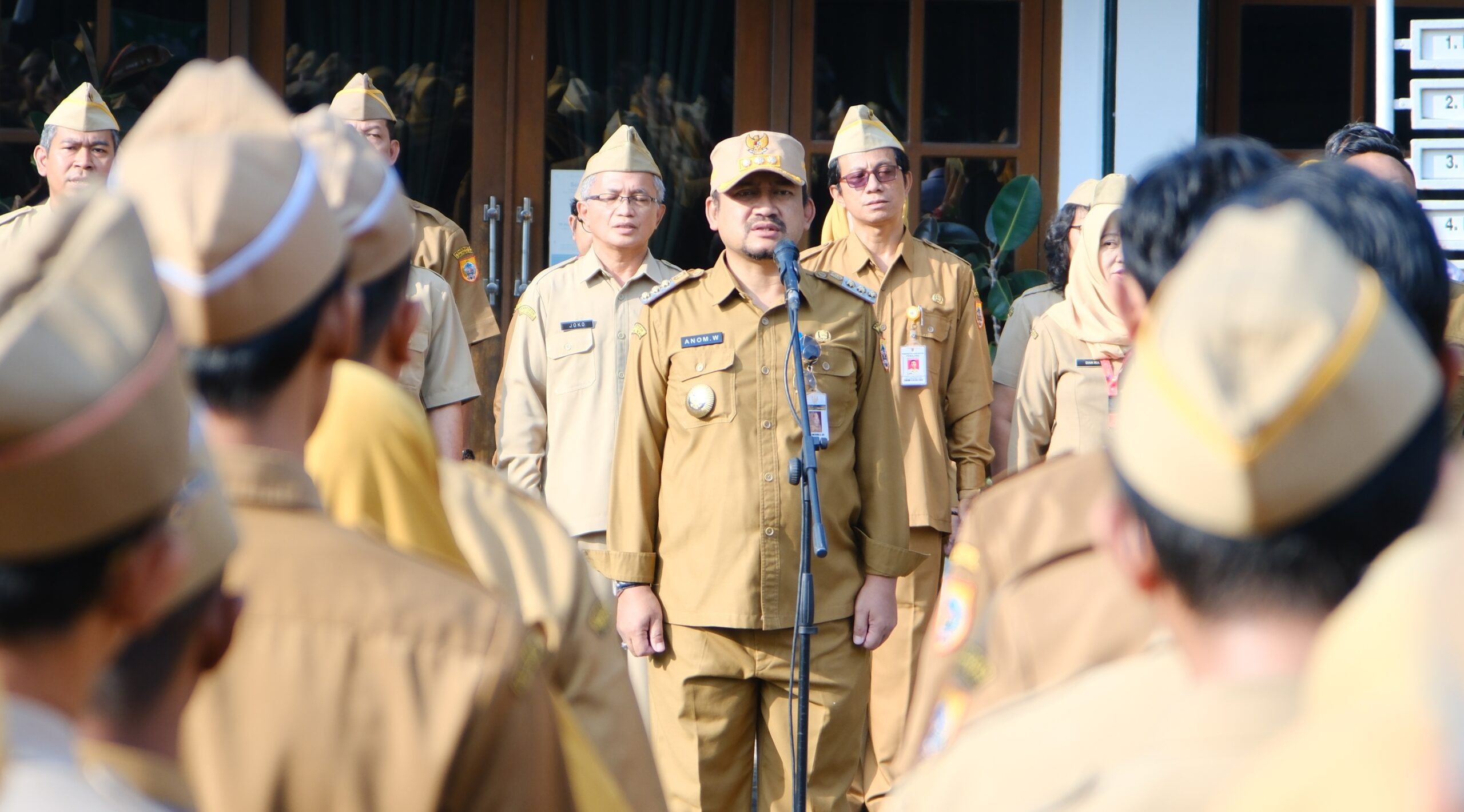 Bupati Pemalang, Anom Widiyantoro, Stadion Jatidiri Comal, Revitalisasi Stadion Comal, Pemkab Pemalang, Penghargaan Ombudsman Pemalang, Indeks Government Award Pemalang, Berita Pemalang Hari Ini, Prestasi ASN Pemalang, Camat Comal, Infrastruktur Pemalang