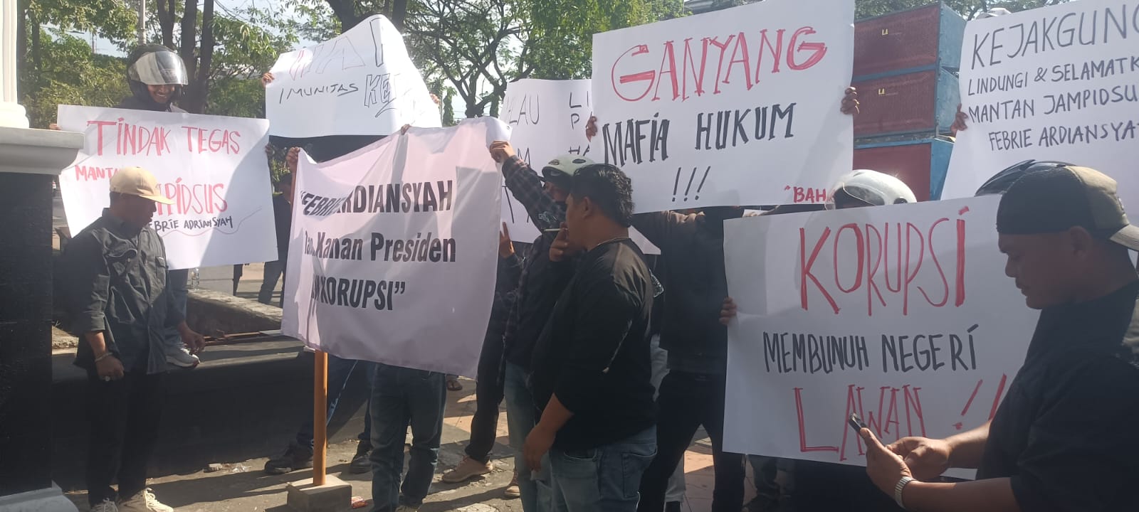 Desak Keadilan Tanpa Pandang Bulu, Massa BAHAR Gelar Aksi Damai di Kejati Jateng 1 IMG 20260721 WA0040