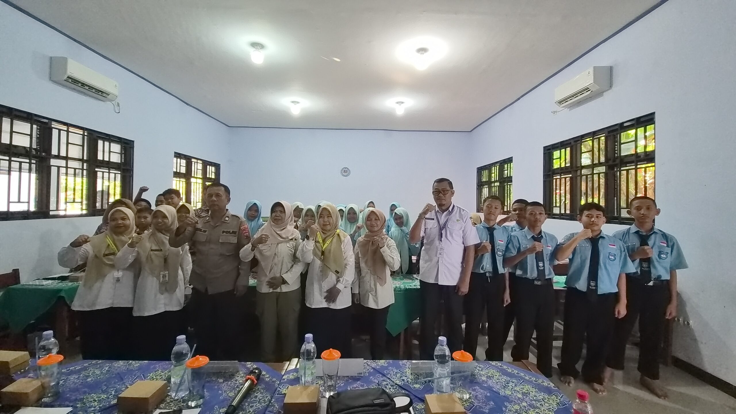 Cegah Bahaya Narkoba dan Kekerasan, Pelajar Pemalang Diajak Jadi Generasi "Jagoan HP" yang Berkarakter 1 Cegah Bahaya Narkoba dan Kekerasan, Pelajar Pemalang Diajak Jadi Generasi "Jagoan HP" yang Berkarakter
