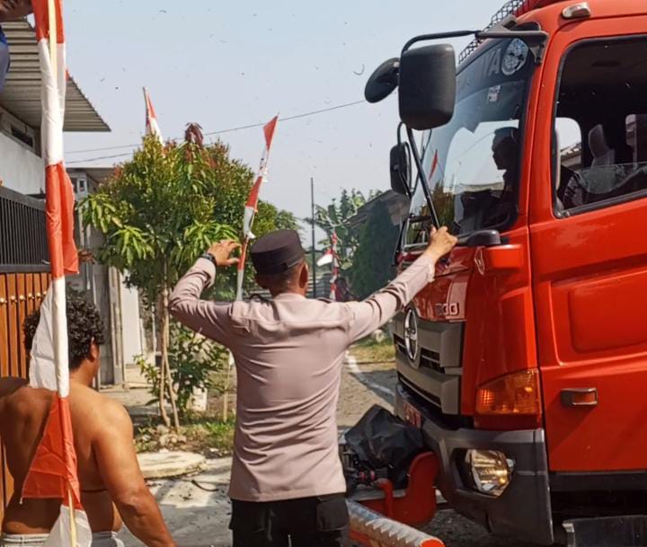 Hujan Abu dan Kepulan Asap Melingkupi Perumahan Saradan Akibat Kebakaran Kebun Tebu* 1 IMG 20260812 WA0031