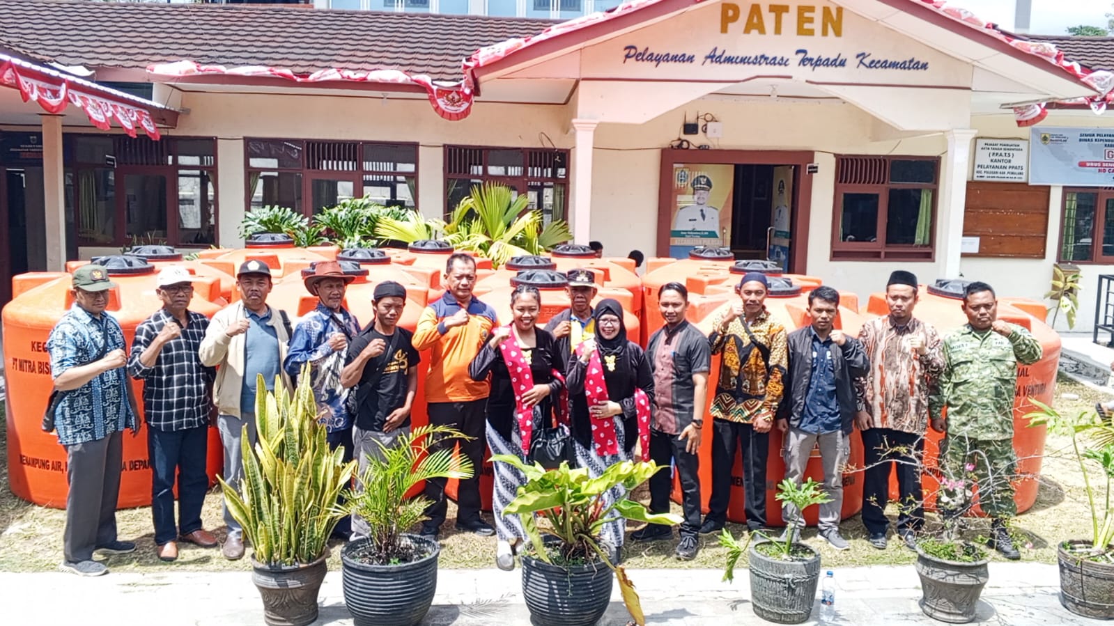 Bukan Sekadar Bisnis, PT MBK Ventura Salurkan 13 Unit Tangki Air untuk Masyarakat Pulosari 1 IMG 20260828 WA0021