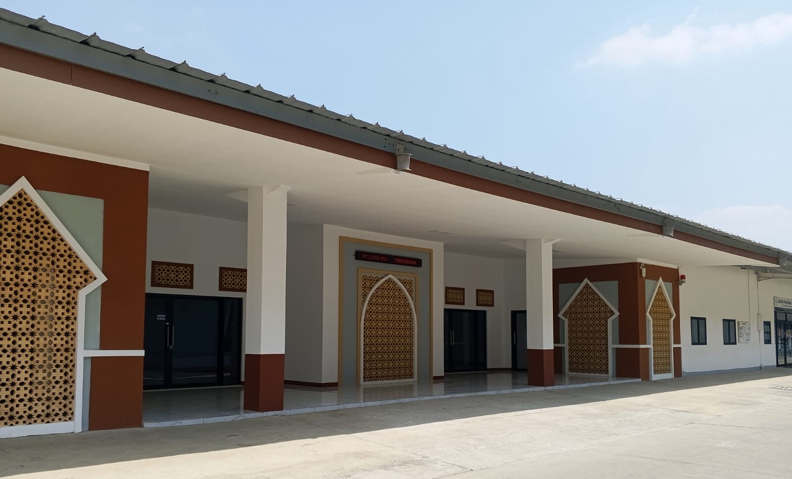 Fasilitasi Kesejahteraan Ibadah Pekerja, PT Long Well International Resmikan Masjid Al-Mubarok 1 Fasilitasi Kesejahteraan Ibadah Pekerja, PT Long Well International Resmikan Masjid Al-Mubarok