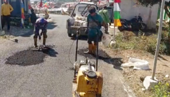 Bekerja Tak Kenal Lelah, Tim UPJI Wilayah II Tuntaskan Penambalan Jalan Gombong 1 Bekerja Tak Kenal Lelah, Tim UPJI Wilayah II Tuntaskan Penambalan Jalan Gombong