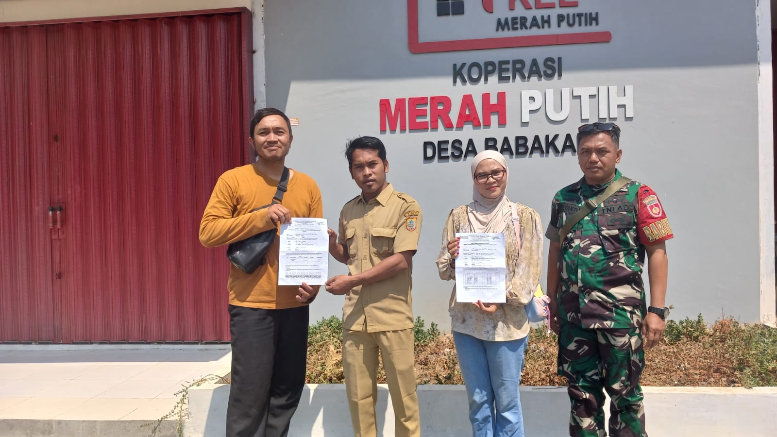 Para Babinsa Koramil Bodeh Kodim Pemalang Laksanakan Pendampingan Pemasangan Internet dan Perakitan Alat Kasir Koperasi Desa 1 IMG 20260914 WA0047