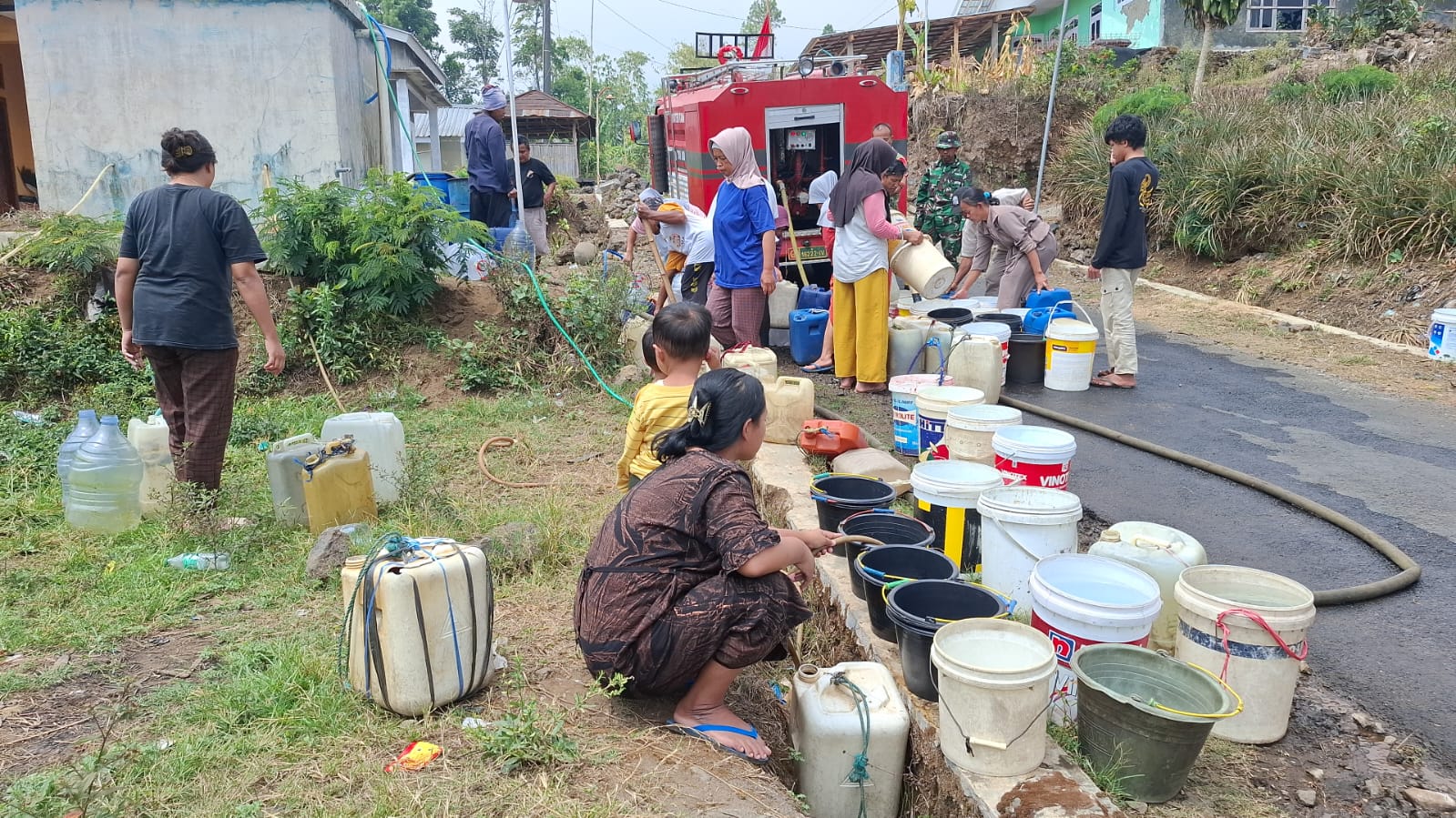 Jumat Berkah, Kodim 0711/Pemalang Salurkan Bantuan Air Bersih untuk Warga Dukuh Tumbu Desa Pulosari 1 IMG 20261002 WA0017